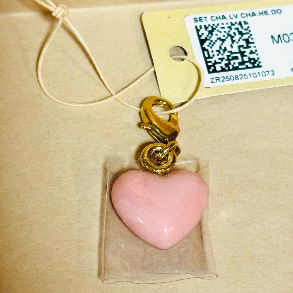 Louis Vuitton Pink Heart Charm with Gold LV Details and clasp New with tags - Picture 8 of 9